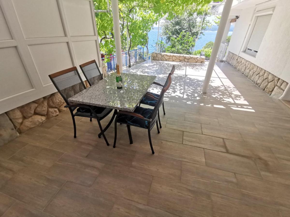 Niko Apartment